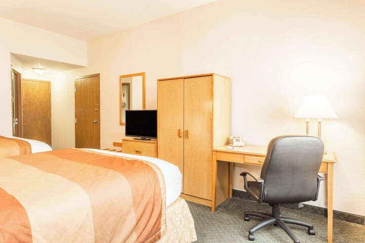 Room 6 of 25
