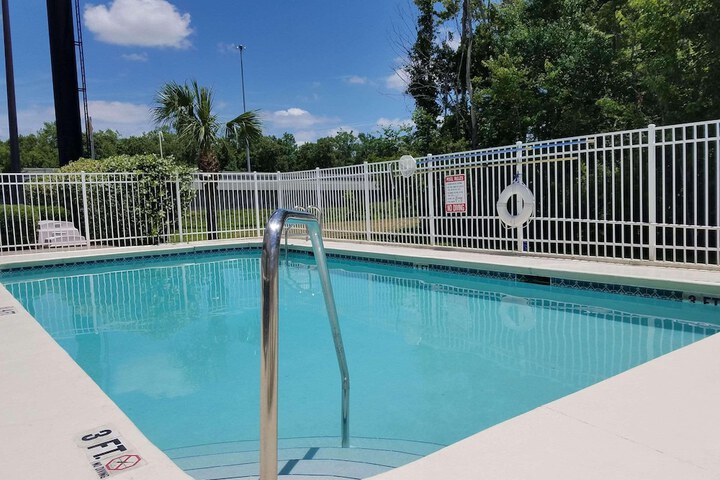 Pool 4 of 35