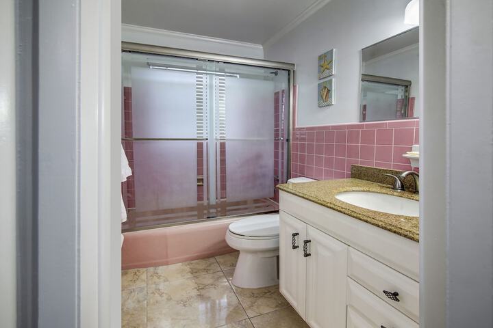 May-Dee Suites