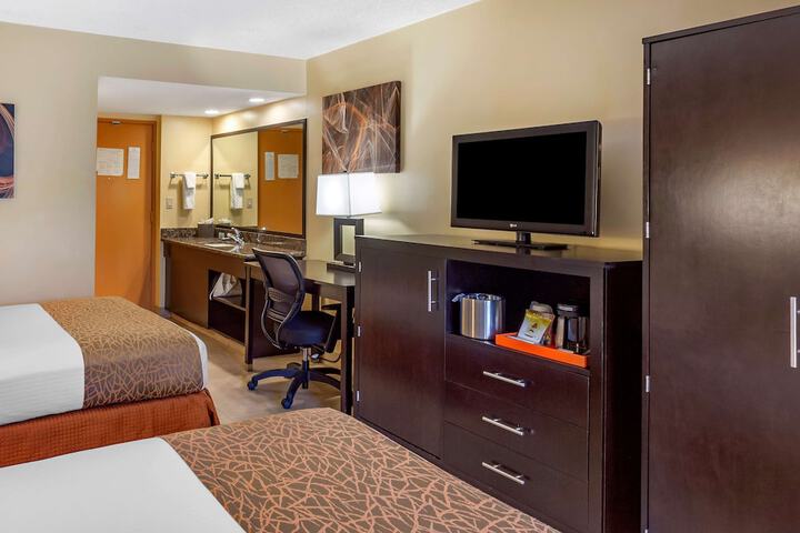 Best Western The Plaza Hotel Honolulu Airport - Free Breakfast