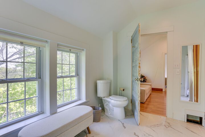 Quaint Goshen Apartment w / Patio!