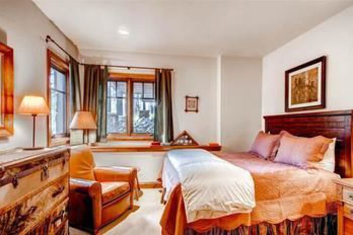 Moose Lodge Highlands Area by Pinnacle Lodging