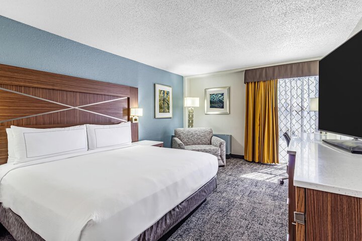 DoubleTree by Hilton Milwaukee Downtown