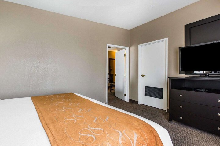 Room 33 of 39
