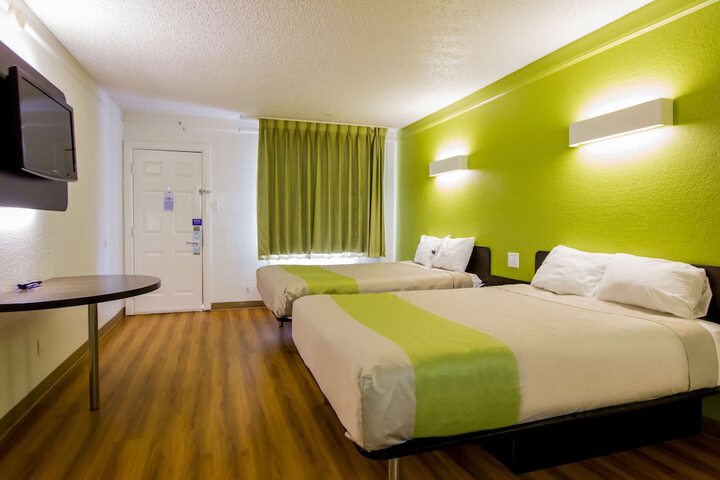 Room 9 of 13