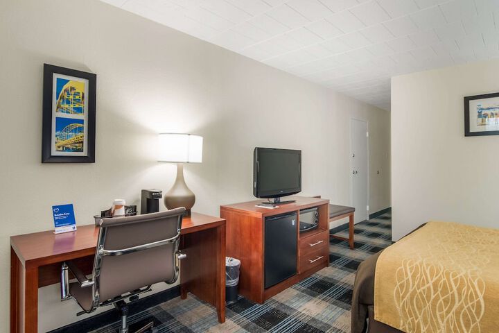 Comfort Inn & Suites Pittsburgh Fox Chapel