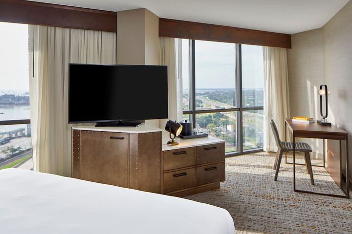 Renaissance Mobile Riverview Plaza Hotel
