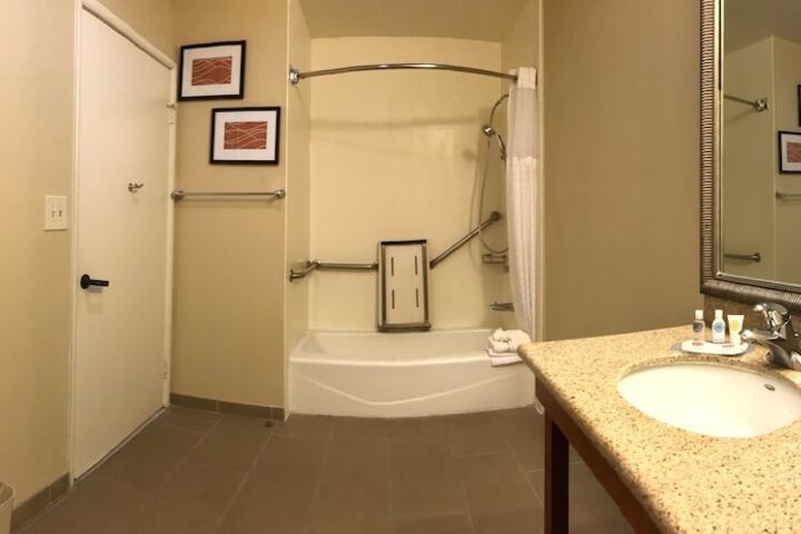 Room 70 of 136
