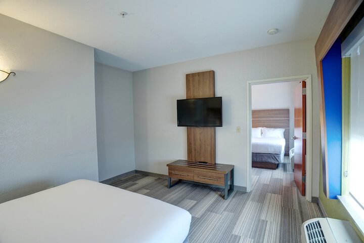 Room 18 of 33