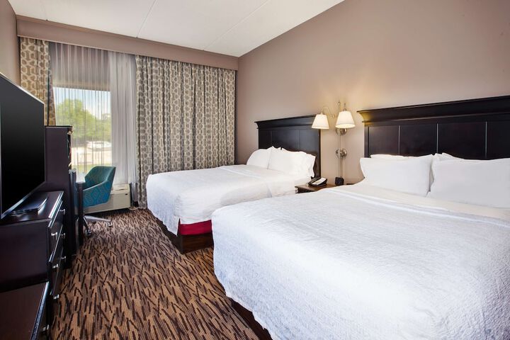 Hampton Inn & Suites Cleveland-Airport / Middleburg Heights