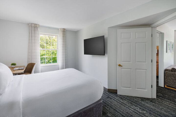 Room 33 of 40