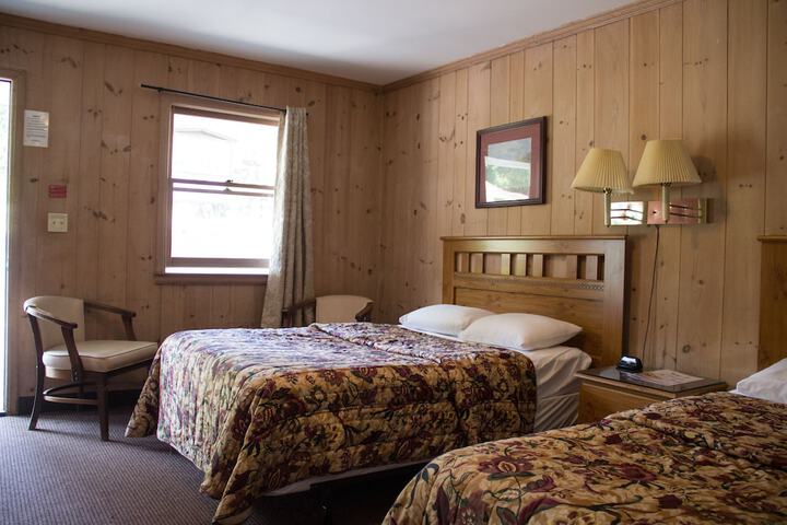 Room 8 of 33