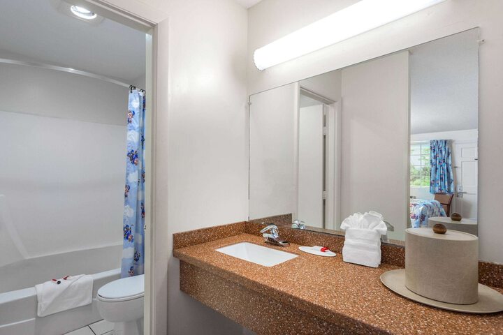 Travelodge by Wyndham Cape Cod Area