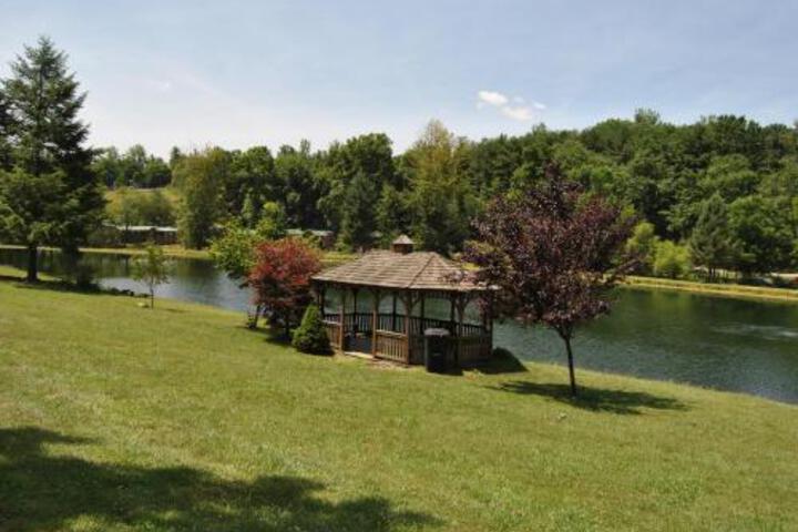 Robin Hill Camping Resort Cottage 7