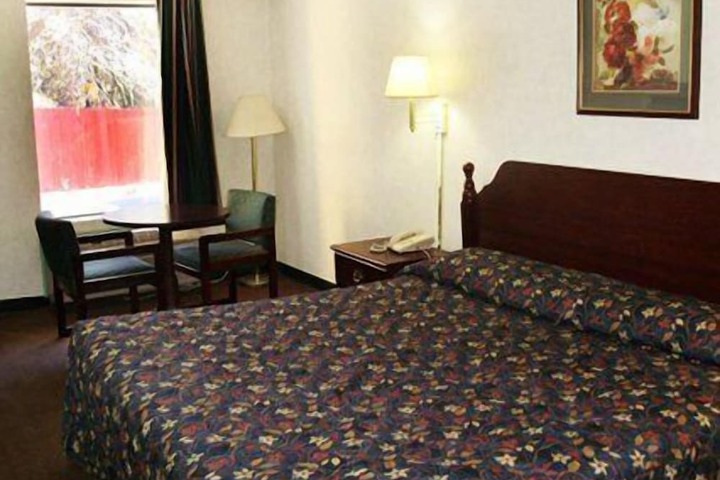 Room 14 of 24