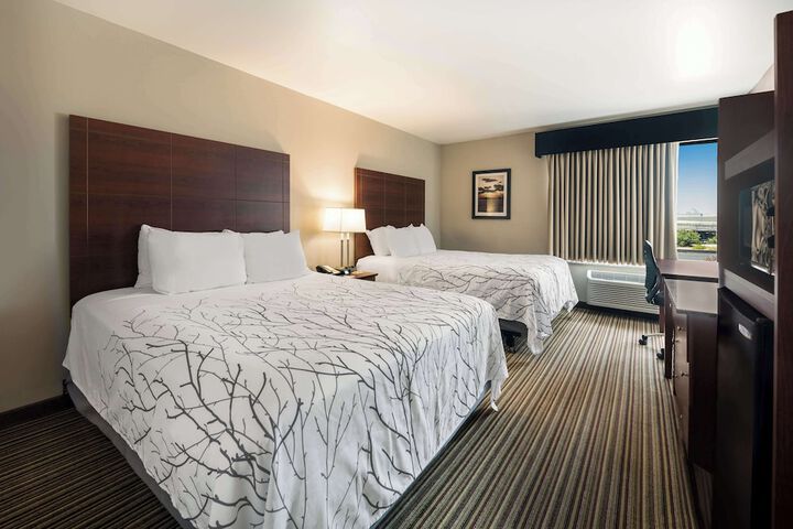 Room 25 of 40