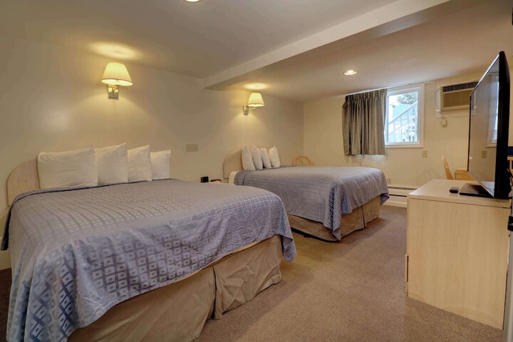 Room 44 of 104