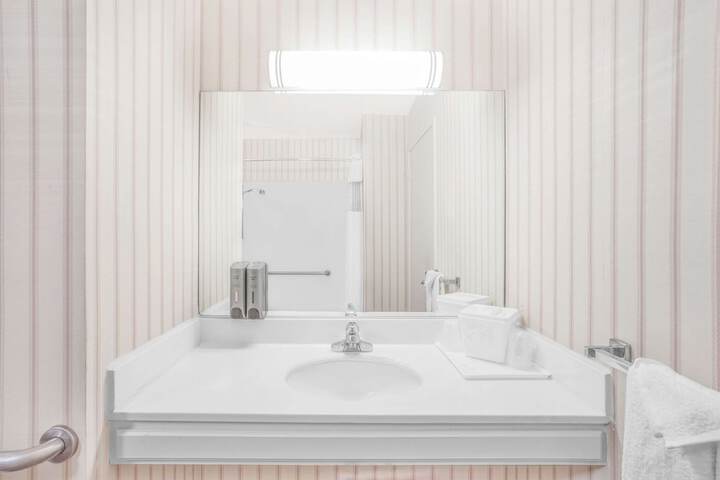 Room 18 of 28