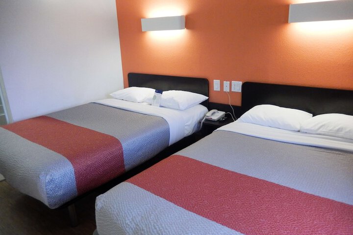 Room 6 of 24