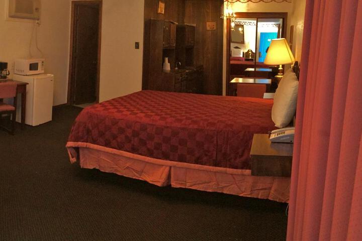 Crystal Palace Inn Brownfield