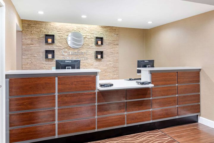 Comfort Inn & Suites Macon North I-75
