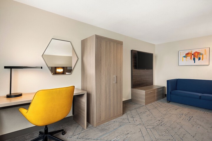 Room 25 of 51