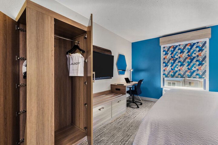 Room 27 of 45