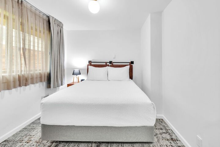 Room 42 of 100