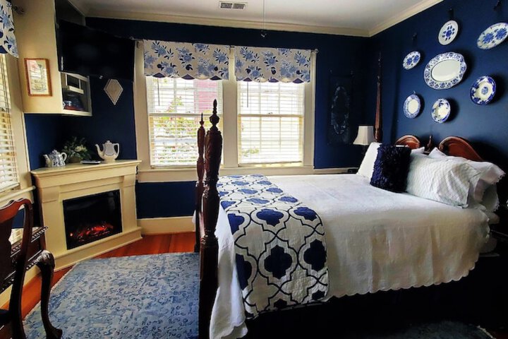 Room 33 of 107