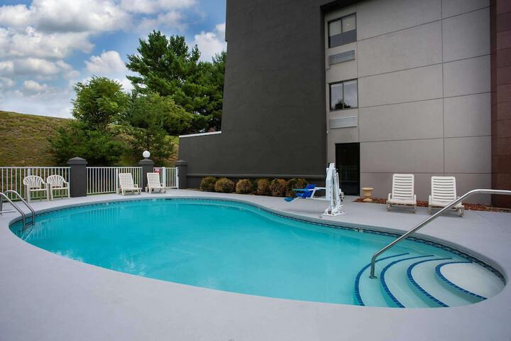 Pool 4 of 30