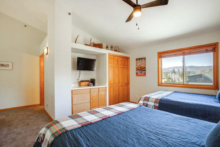 Steps to Grand Lake: the Innlet Condo!