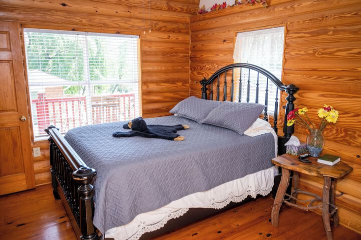 Mountain Aire Cottages Inn & Glamping