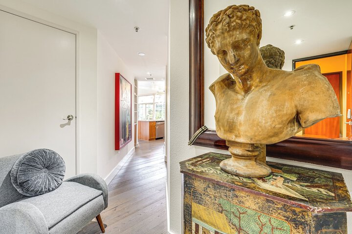 Luxe Condo w / Private Patio & Perks in Emeryville!