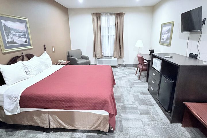 Collins Inn & Suites
