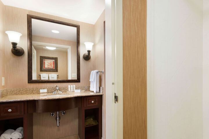 Room 28 of 40