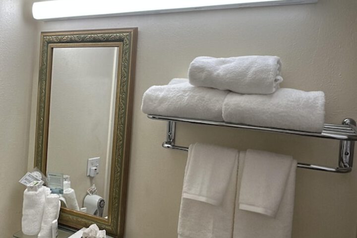 La Quinta Inn & Suites by Wyndham Stamford / New York City