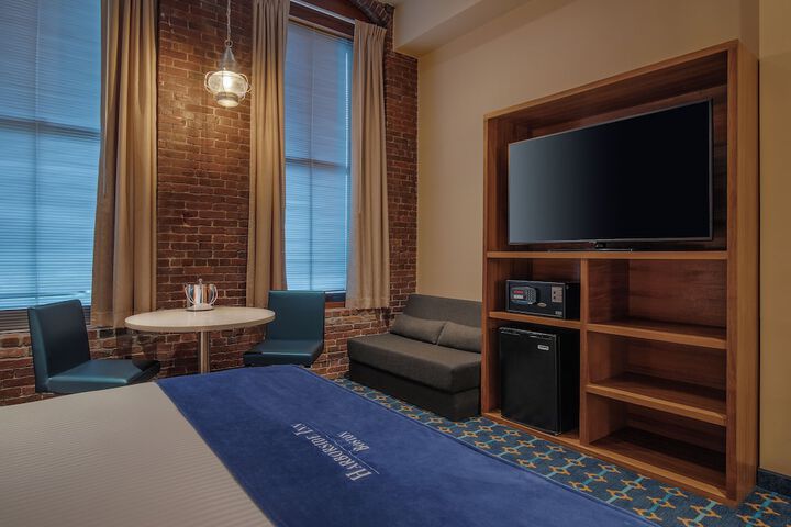 Room 27 of 47