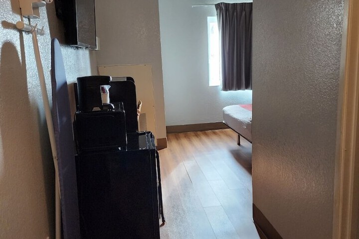 Room 15 of 32