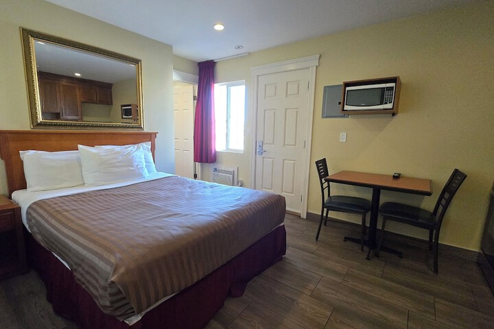 Sahara Courtyard Inn