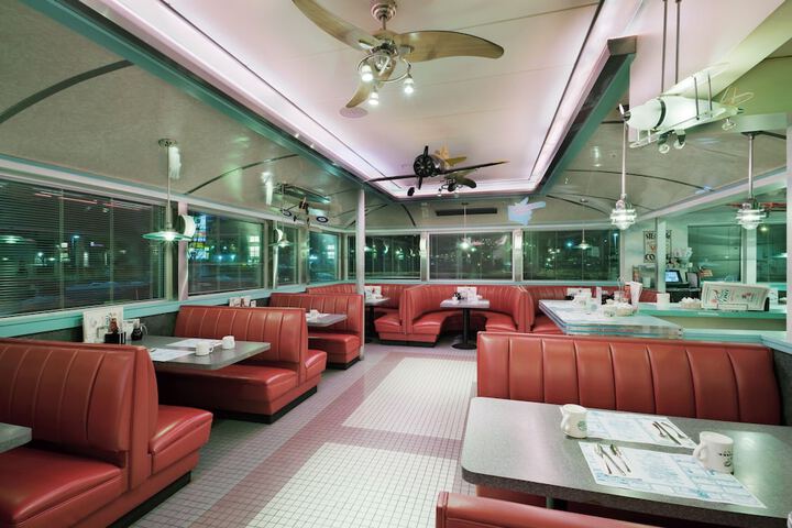 Lounge 39 of 42