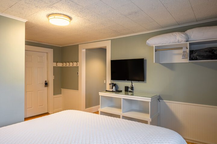 Eagle House Motel