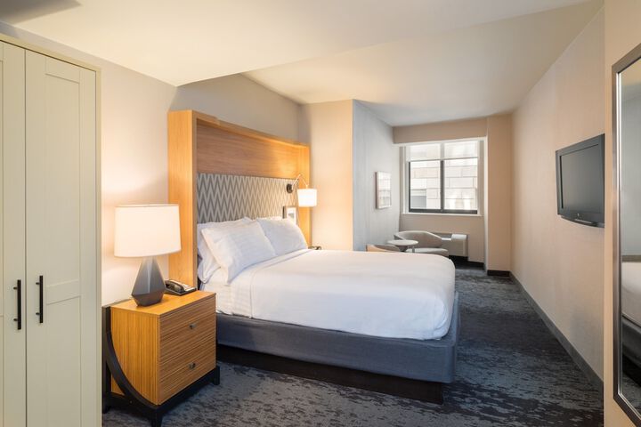 Room 12 of 25