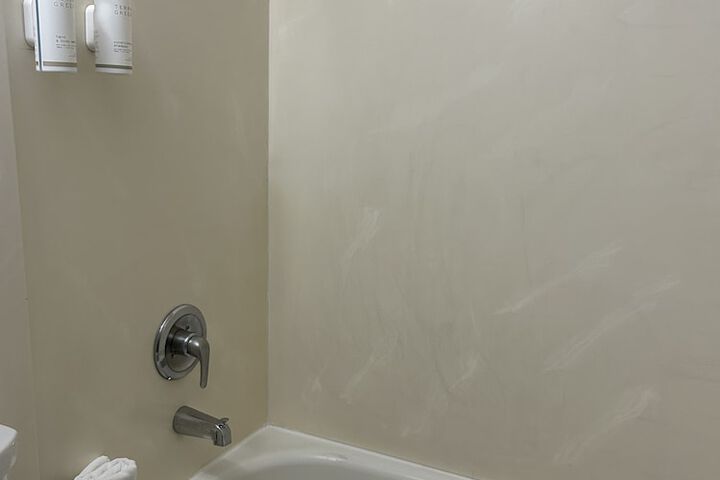 Room 9 of 34