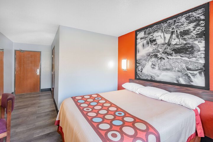 Room 13 of 26