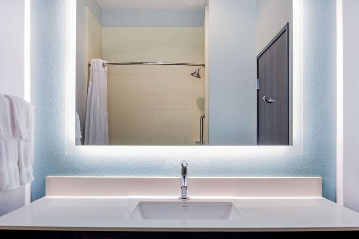 La Quinta Inn & Suites by Wyndham Northlake Fort Worth