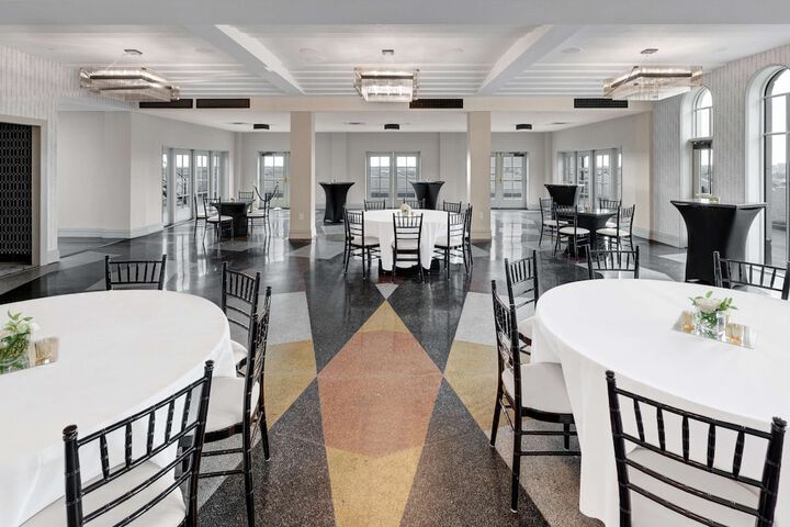 Tulsa Club Hotel Curio Collection by Hilton