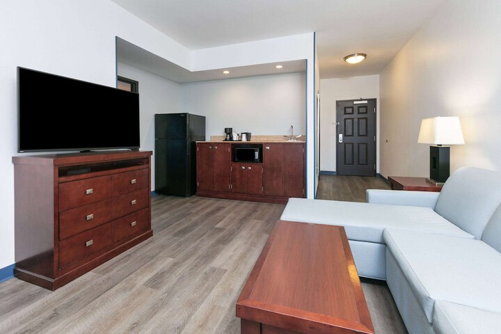 Room 17 of 35