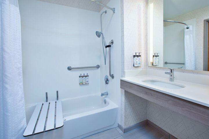 Holiday Inn Express & Suites Buffalo by IHG
