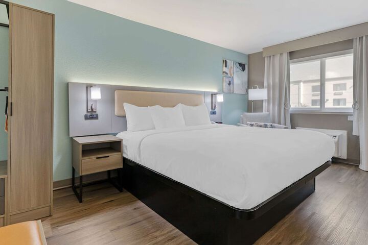Room 16 of 28