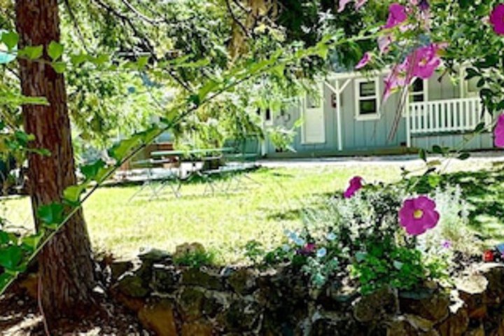 The Pines Inn and Cottages